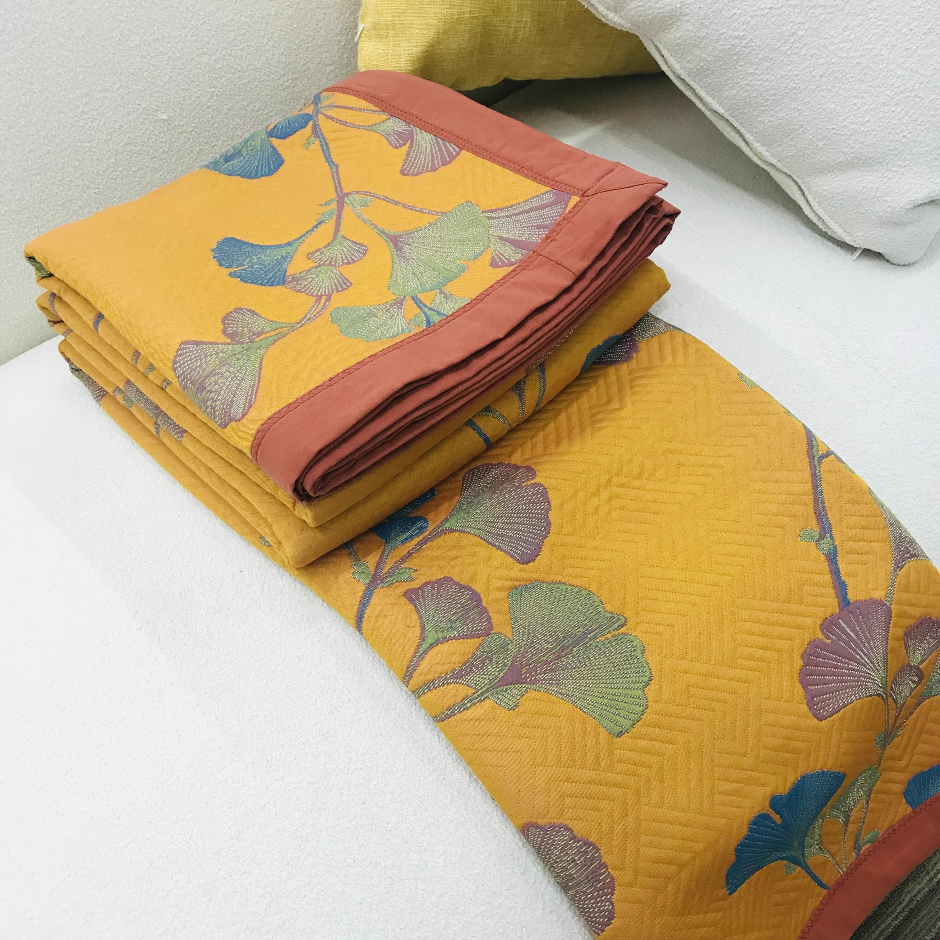 Reversible Jacquard Cotton Quilt Soft Cozy Ginkgo Pattern Two-Sided Design