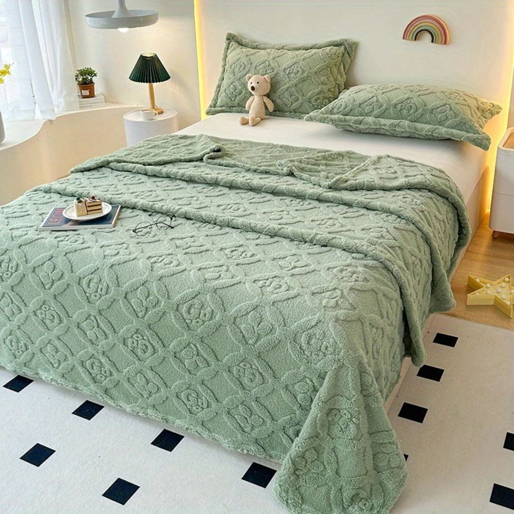 Leaf Embroidery Fleece Blanket Soft Microfiber Throw Lightweight Cozy Year-Round Decorative Throw Blanket