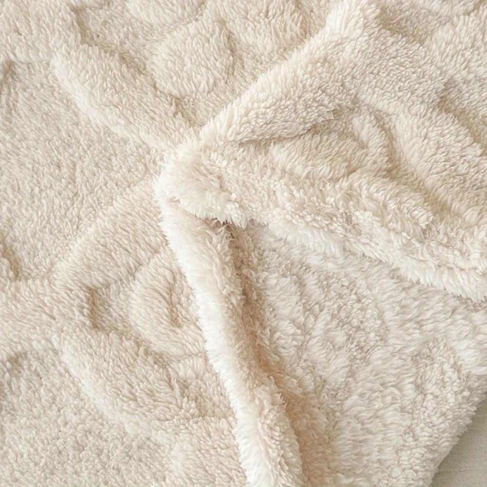 Leaf Embroidery Fleece Blanket Soft Microfiber Throw Lightweight Cozy Year-Round Decorative Throw Blanket