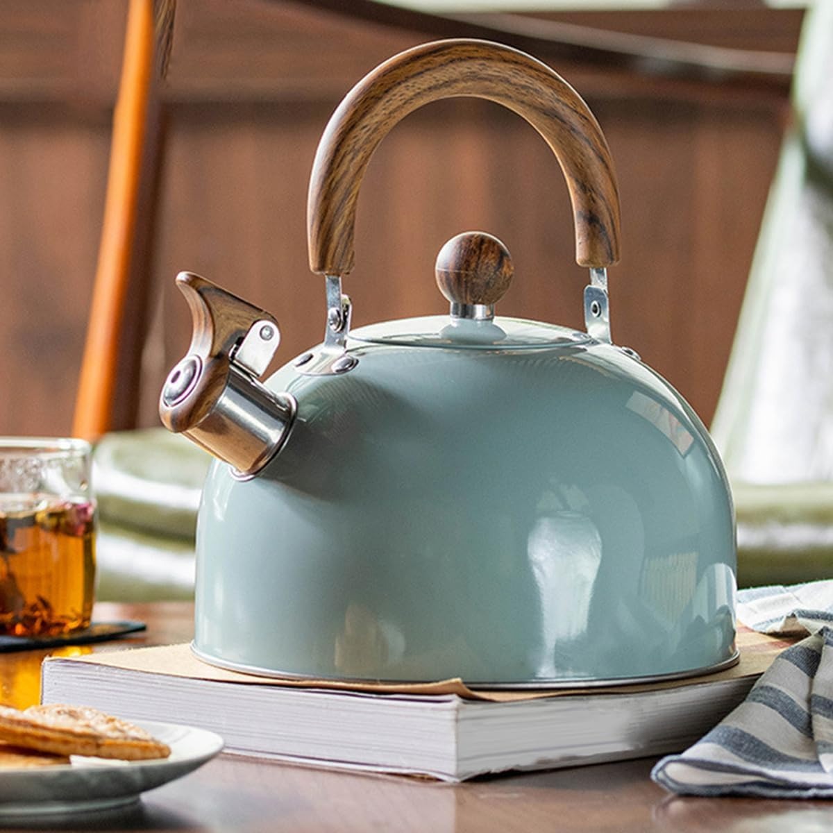 Stainless Steel Whistling Kettle 2.5L or 3L with Sound Signal for Induction Gas Cooktops