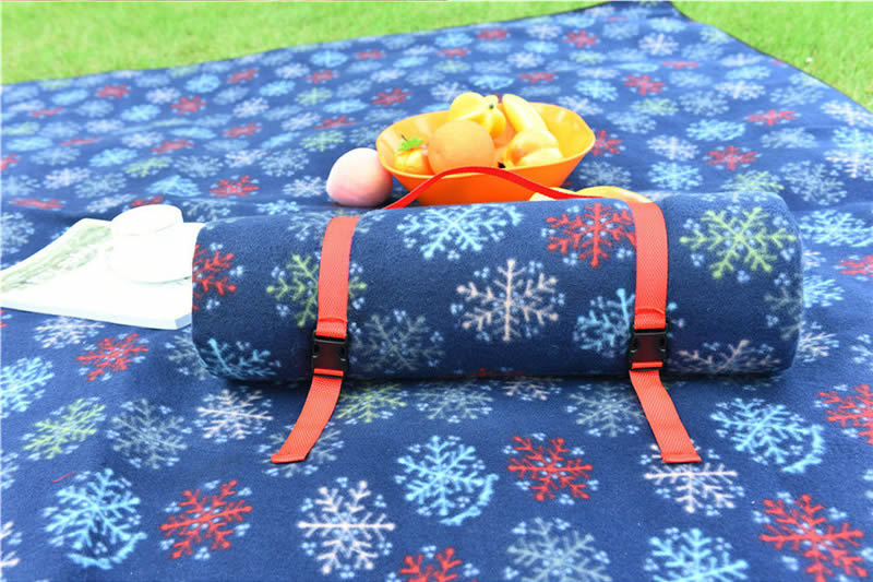Women’s Foldable Picnic Blanket with Water-Repellent Bottom Lightweight Portable Checkered Design