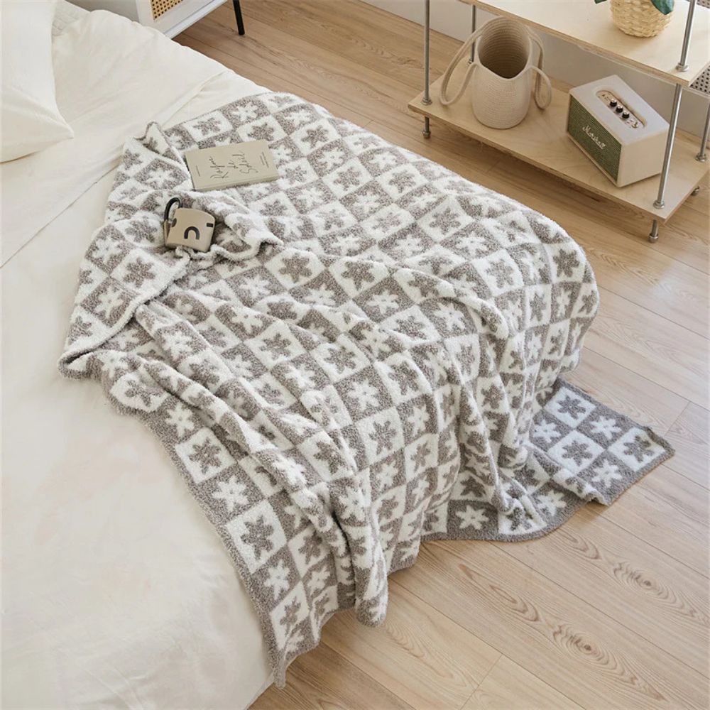 Floriva Checkerboard Daisy Throw Blanket Soft Microfiber Lightweight 51x63 Machine Washable