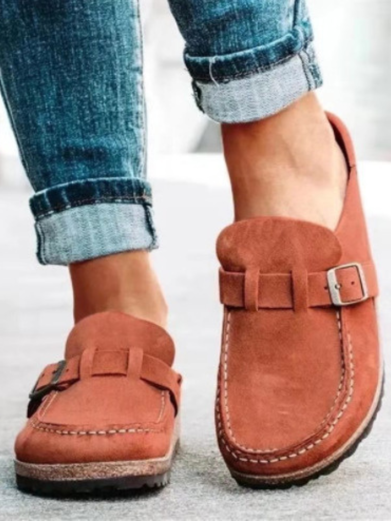 Harrow Helen women's slip-on clogs in comfortable design with soft leather upper and supportive sole, ideal for casual wear