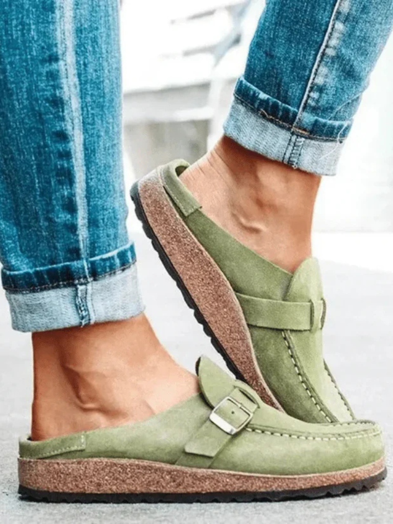 Harrow Helen comfortable slip-on women's clogs with supportive design and cushioned soles, ideal for everyday wear.