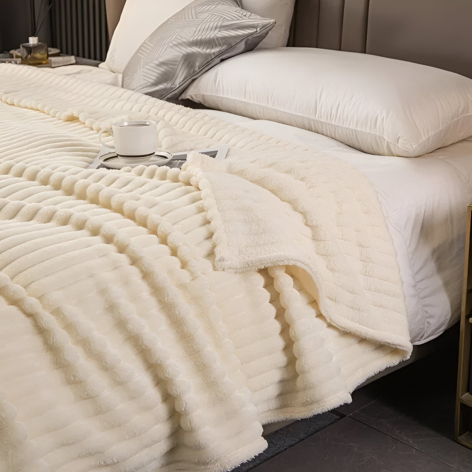 Breathable Plush Fleece Blanket Soft Warm Cozy Throw for Couch Bed Travel