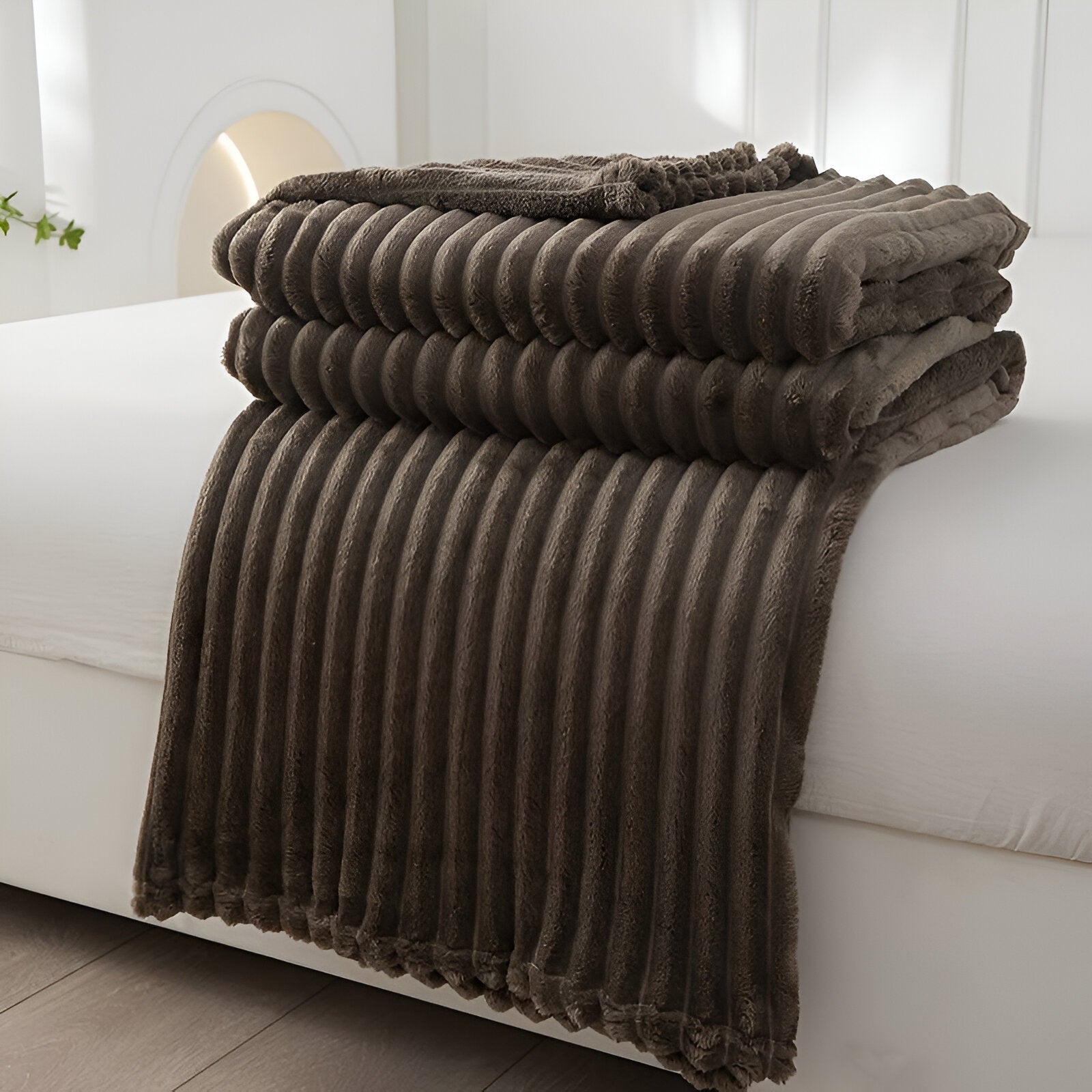 Breathable Plush Fleece Blanket Soft Warm Cozy Throw for Couch Bed Travel