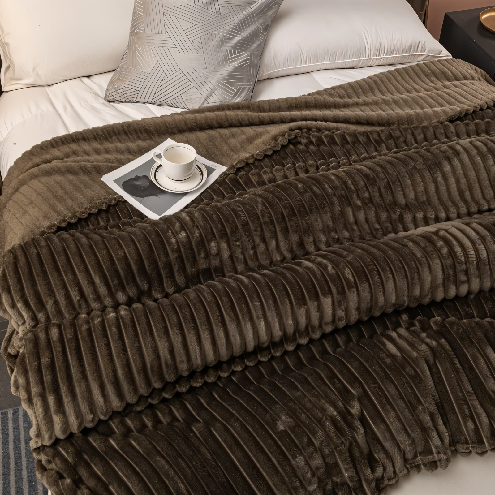 Breathable Plush Fleece Blanket Soft Warm Cozy Throw for Couch Bed Travel