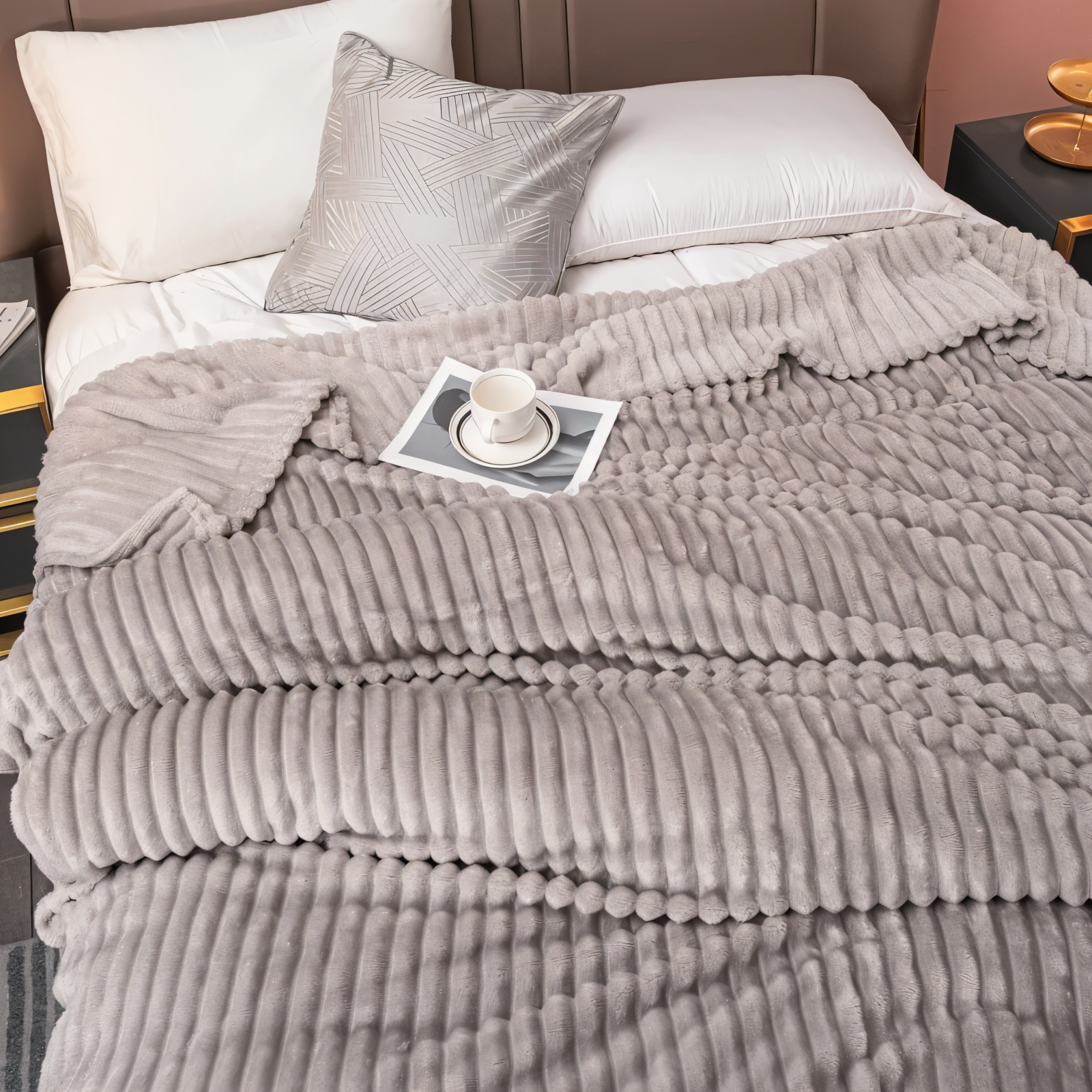 Breathable Plush Fleece Blanket Soft Warm Cozy Throw for Couch Bed Travel