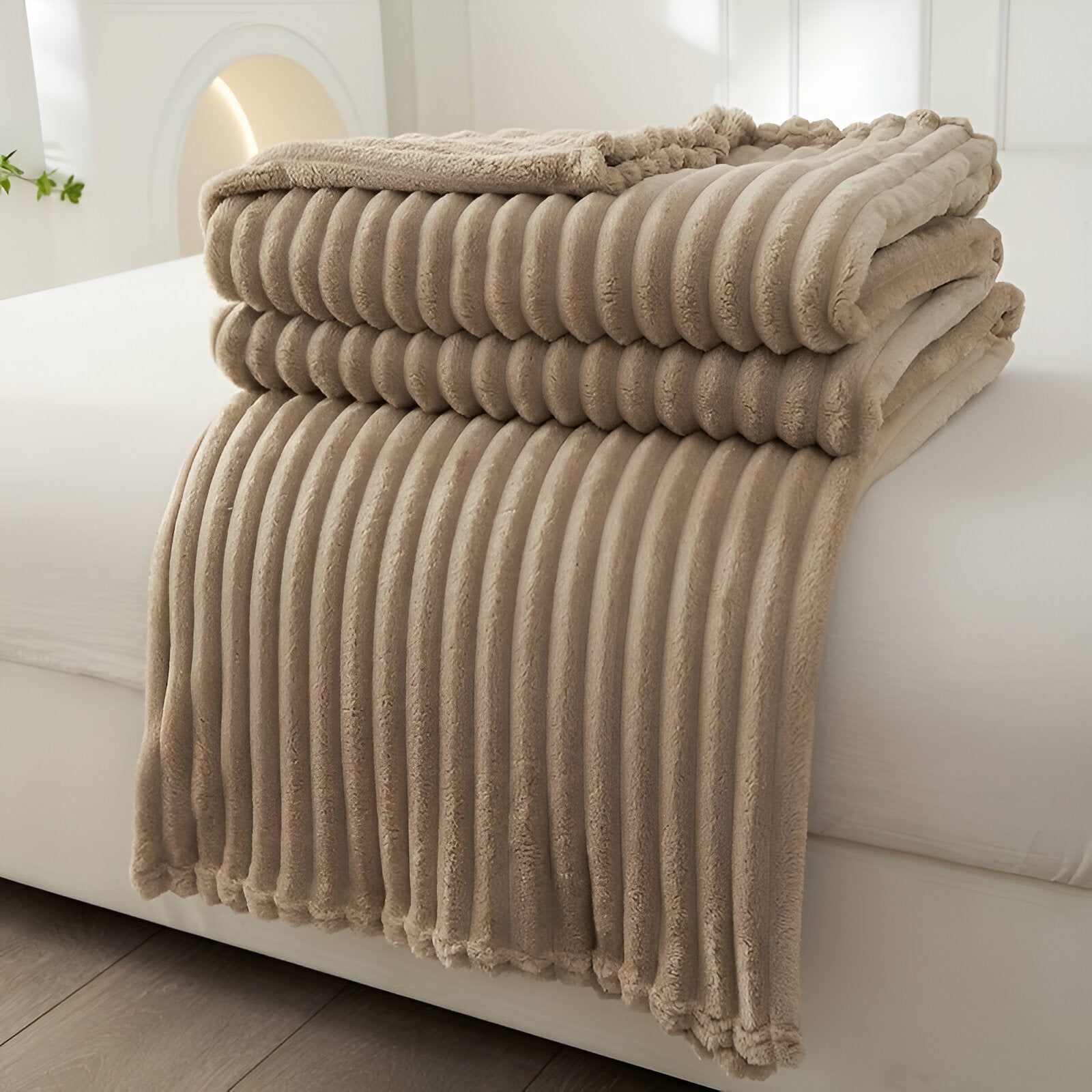 Breathable Plush Fleece Blanket Soft Warm Cozy Throw for Couch Bed Travel