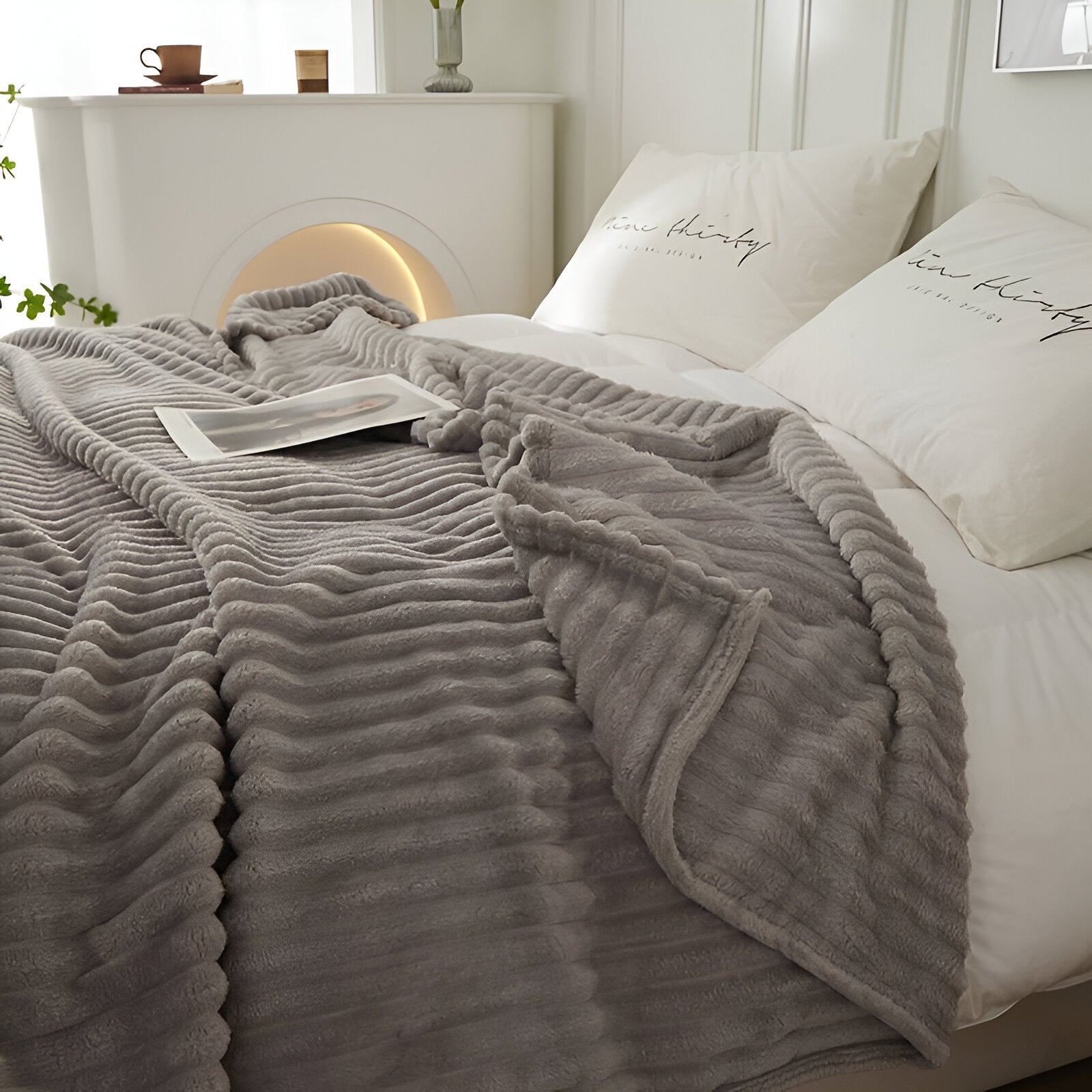Breathable Plush Fleece Blanket Soft Warm Cozy Throw for Couch Bed Travel