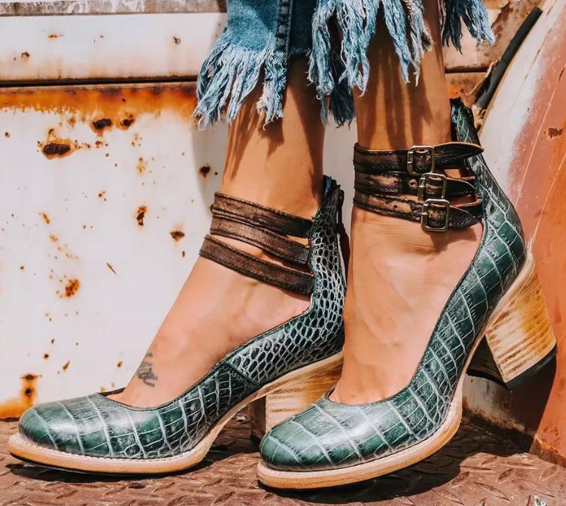 Haro Naturéva comfortable Roman sandals for women, featuring leather straps and a cushioned sole for summer wear.