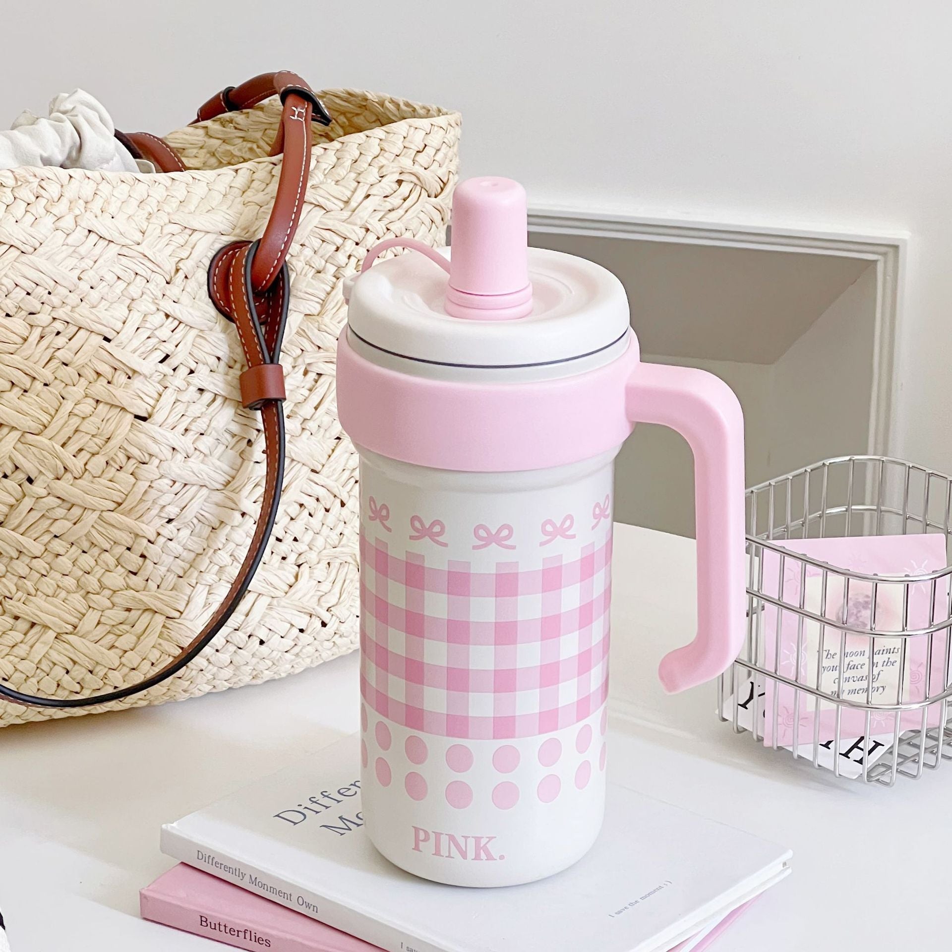 Women’s BPA-Free Drinking Container with Cat Design and Hygienic Lid Ergonomic Handle