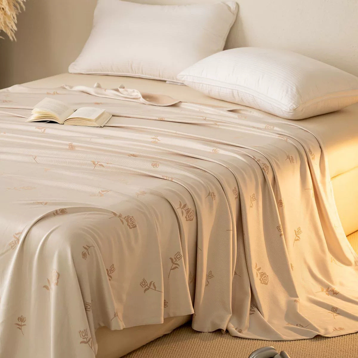 Bowlift Women Satin Bedspread Soft Elegant Bedroom Coverlet