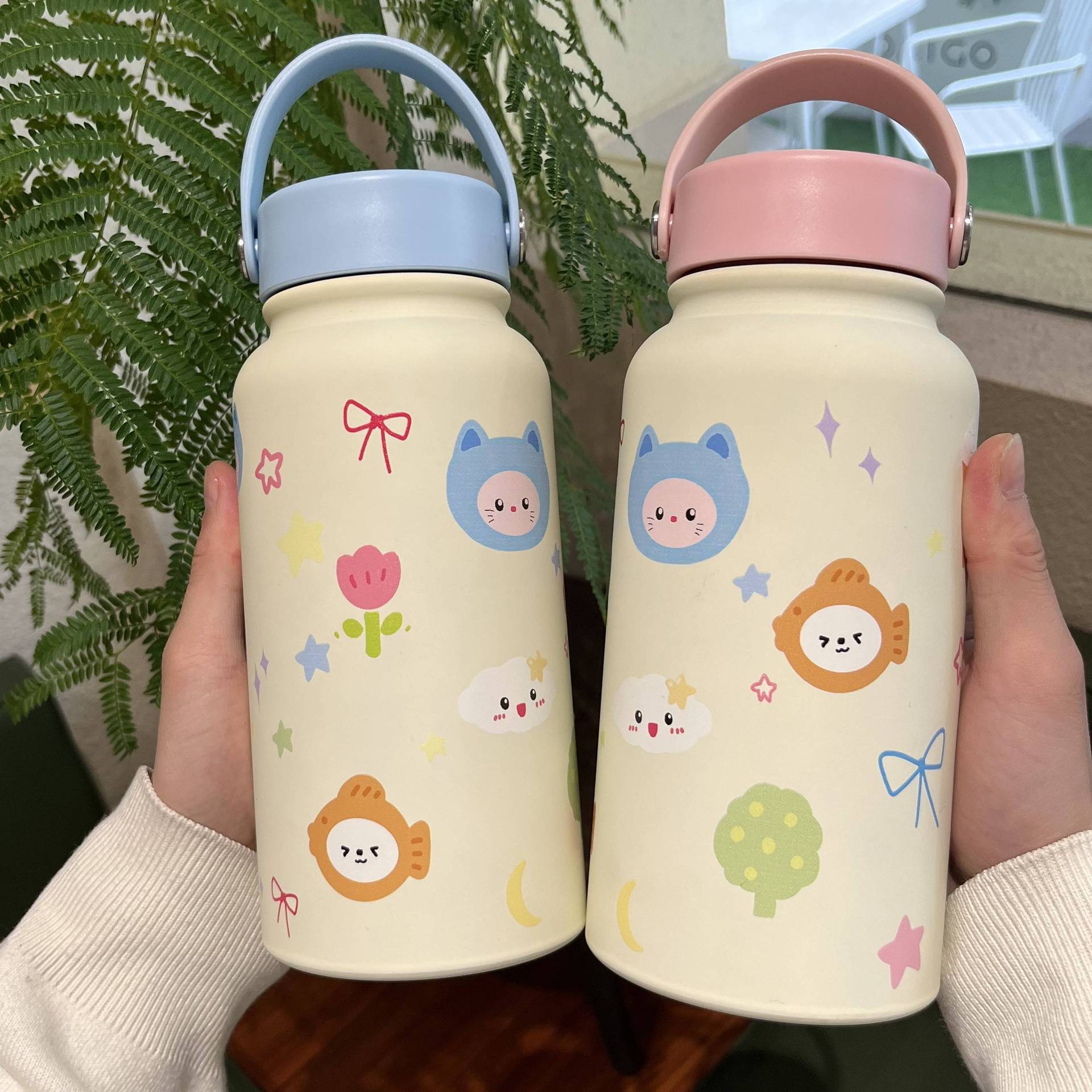Women’s Insulated Stainless Steel Water Bottle with Leak-Proof Lid and Carrying Bag, Playful Animal Design