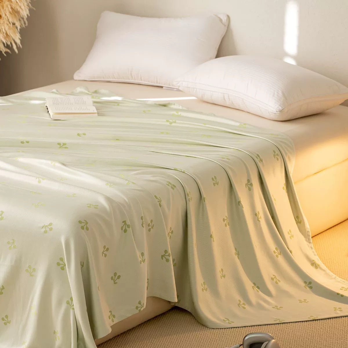 Bowlift Women Satin Bedspread Soft Elegant Bedroom Coverlet