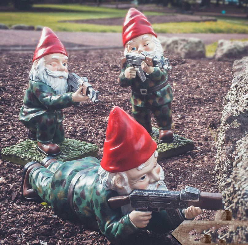 Military Garden Gnome Statue with Camouflage Uniform and AK47 Resin Outdoor Decor