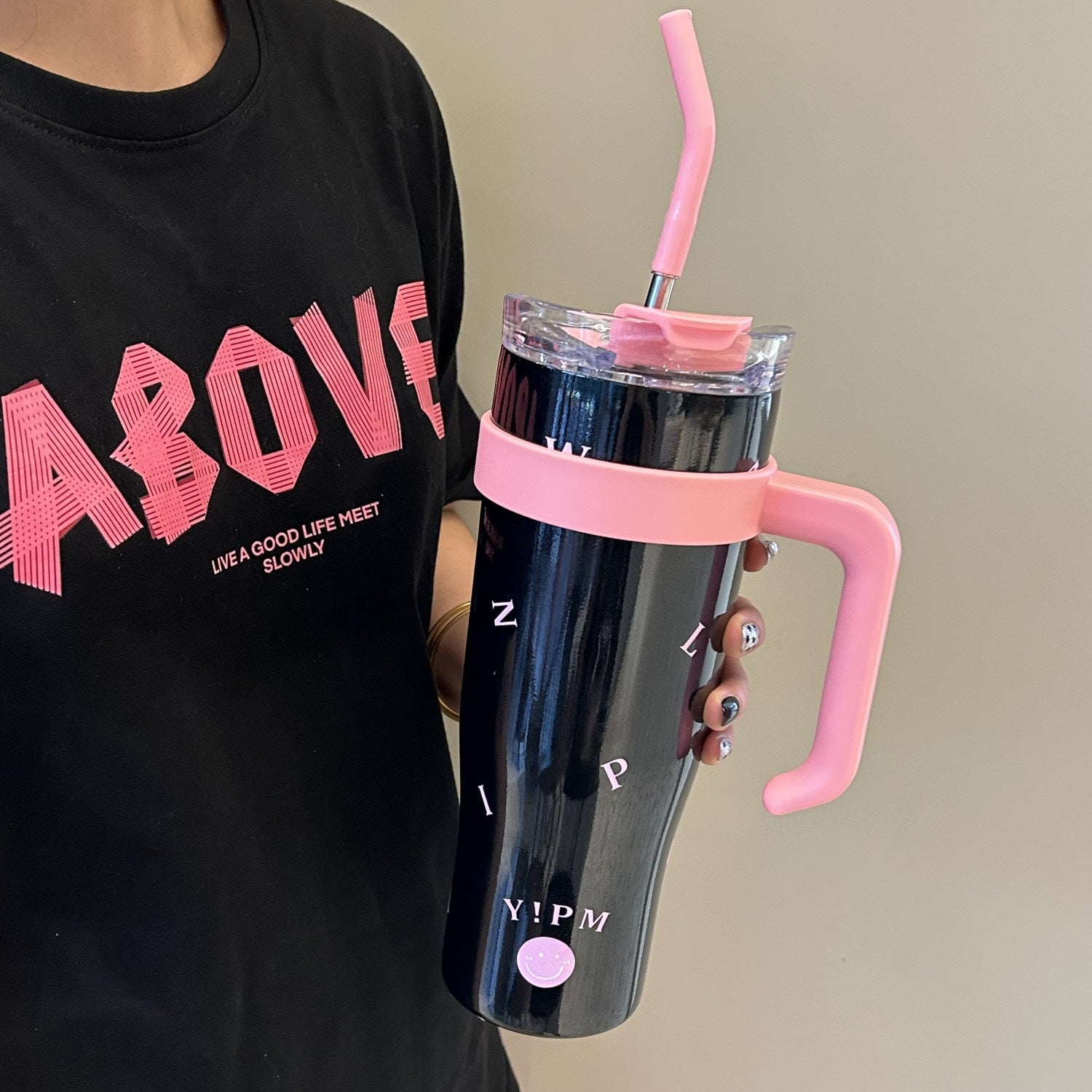 Women's Insulated Water Bottle BPA-Free Plastic with Integrated Straw and Ergonomic Handle