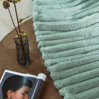 Ladies Luxury Thermal Blanket Ultra-Soft Hypoallergenic Microfiber Wave Design Cozy Warm