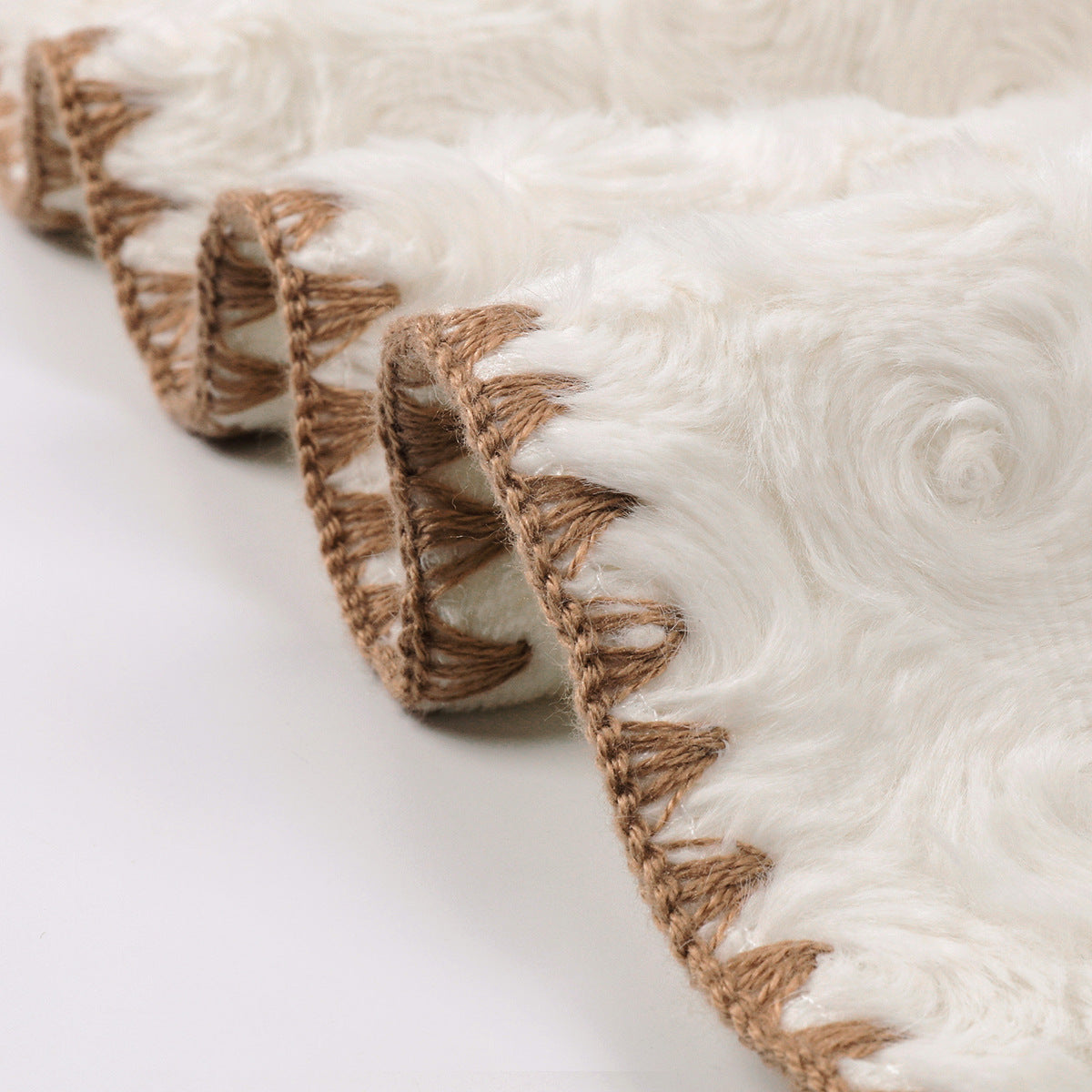 Harrow Plush Fleece Blanket Ladies Cozy Soft Hypoallergenic Throw for Sofa Bed