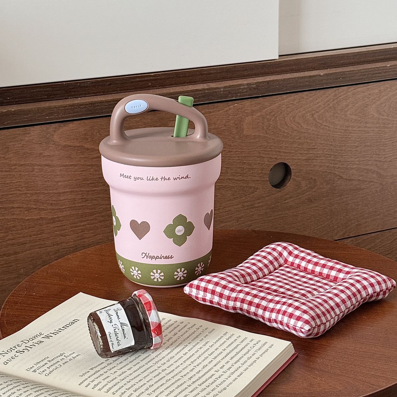 Cheerful Insulated Thermos With Practical Handle Lightweight Plastic Kettle For Women