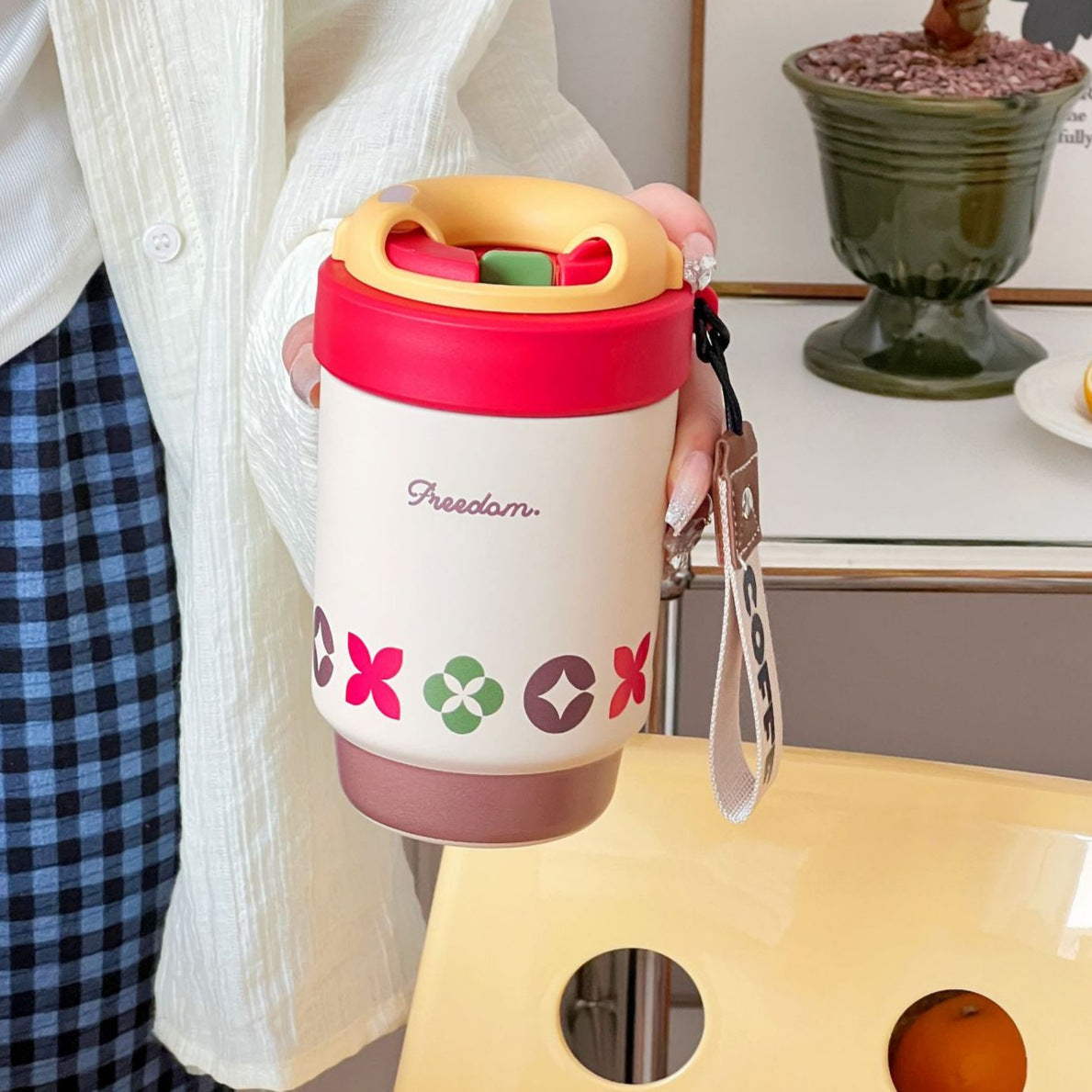 Insulated Coffee Mug for Women Double-Walled Spill-Proof Travel Mug with Lid and Carry Strap Black Silver