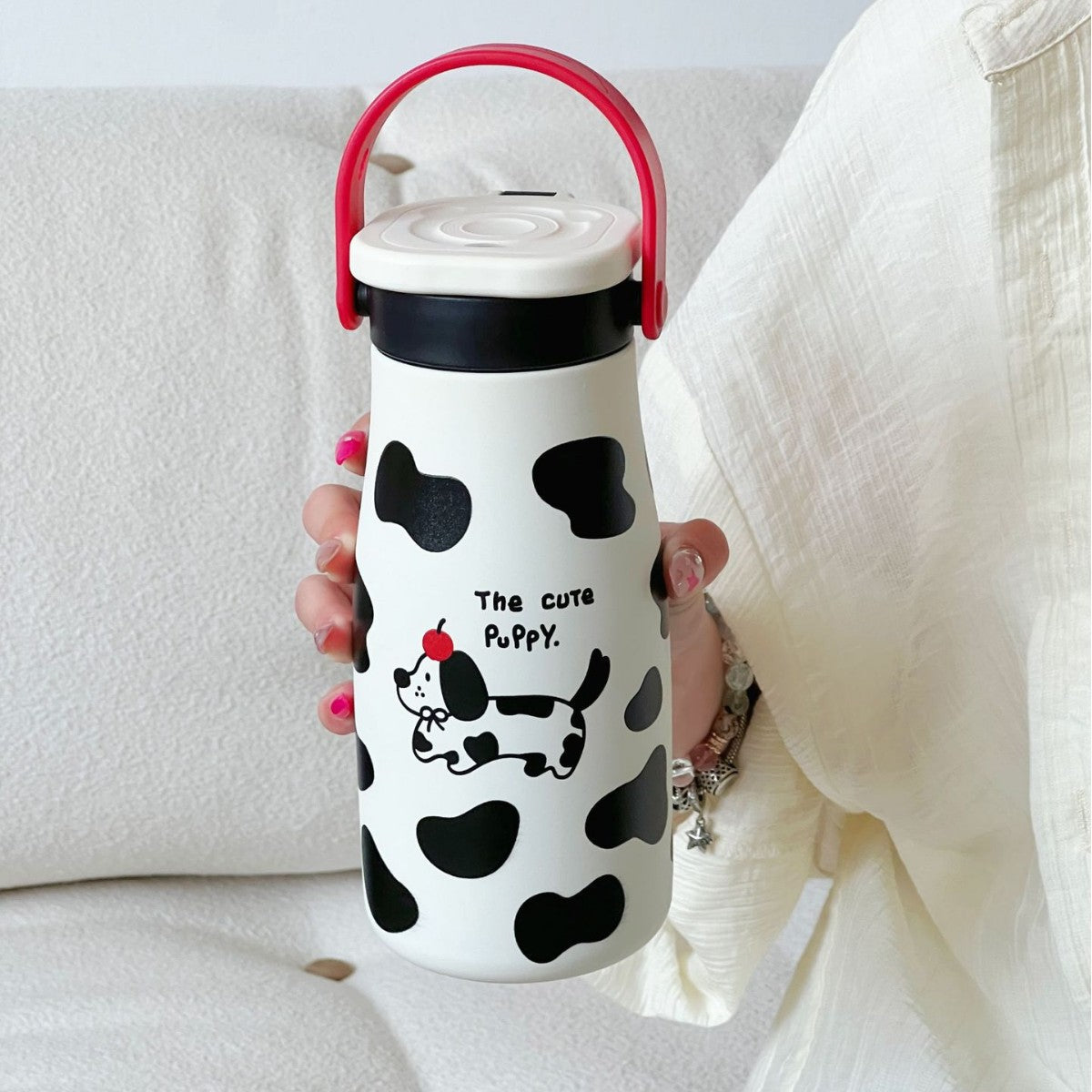 Women’s Ergonomic BPA-Free Plastic Water Bottle with Carrying Handle and Floral Design