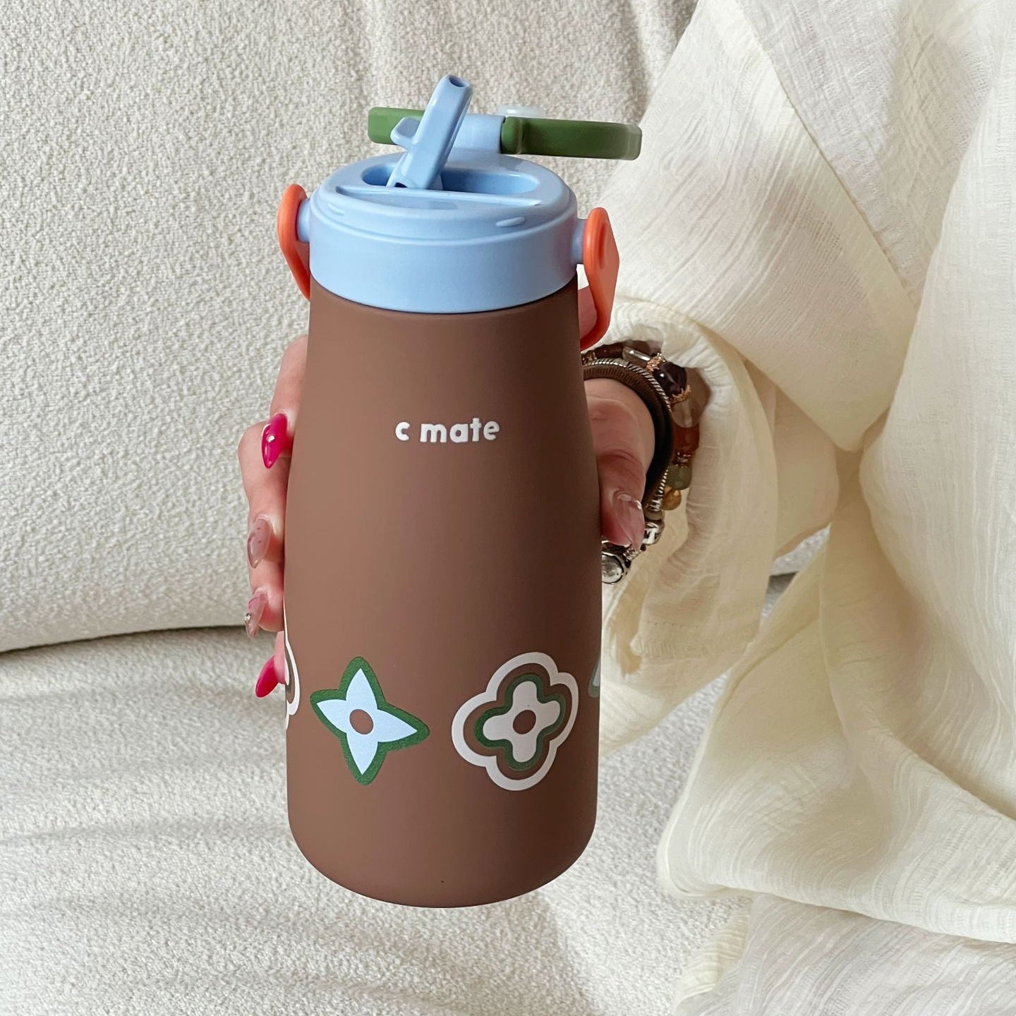 Women’s Ergonomic BPA-Free Plastic Water Bottle with Carrying Handle and Floral Design