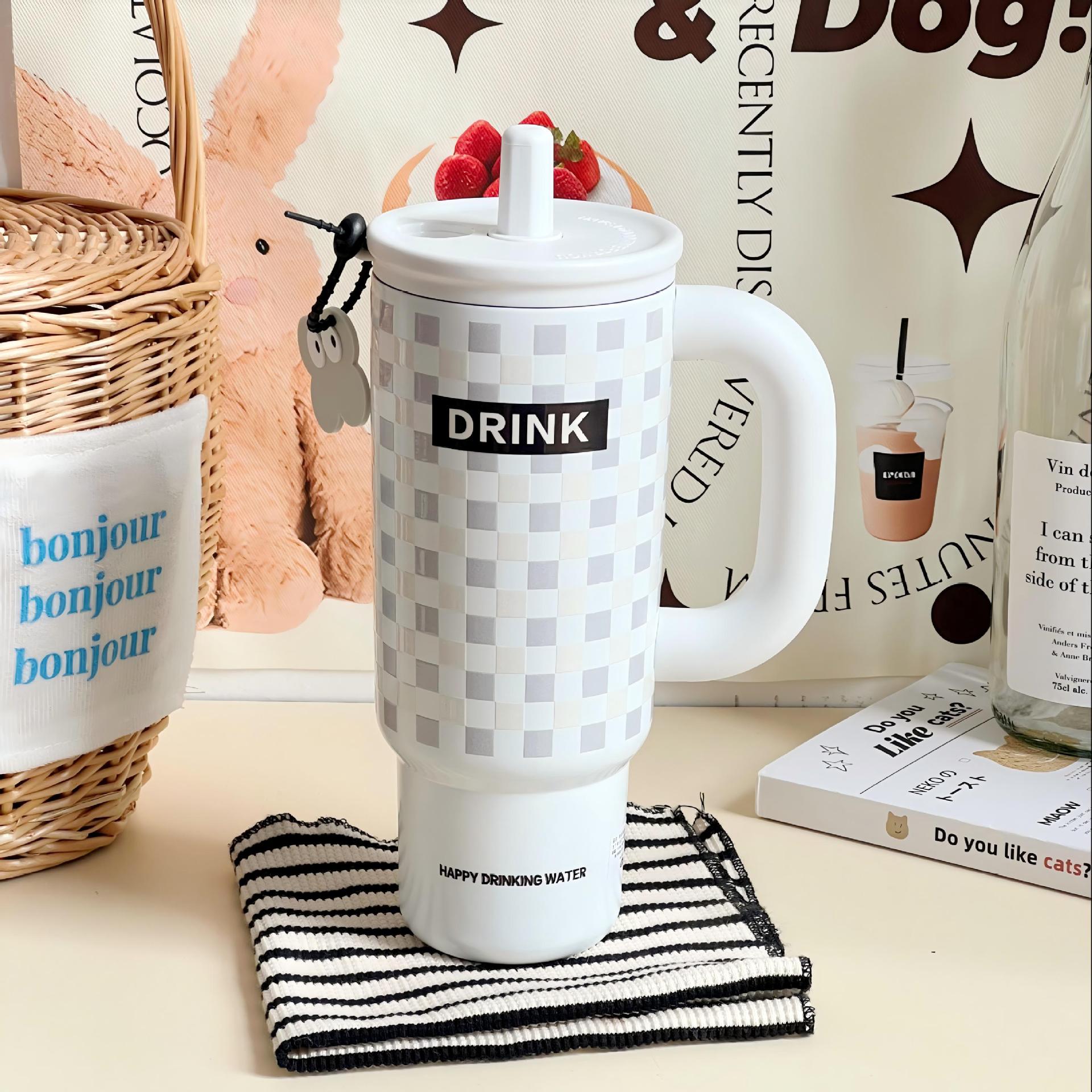 Women’s Multifunctional BPA-Free Plastic Drinking Bottle with Dual Straws and Ergonomic Handle