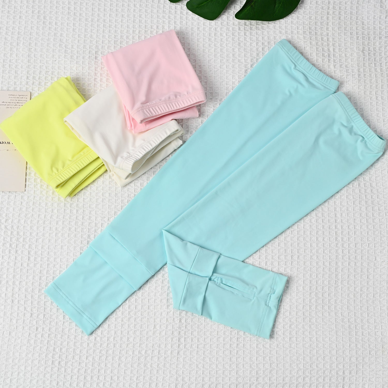 Women's Sports Leggings Breathable Moisture-Wicking Elastic Waistband Flexible Fit