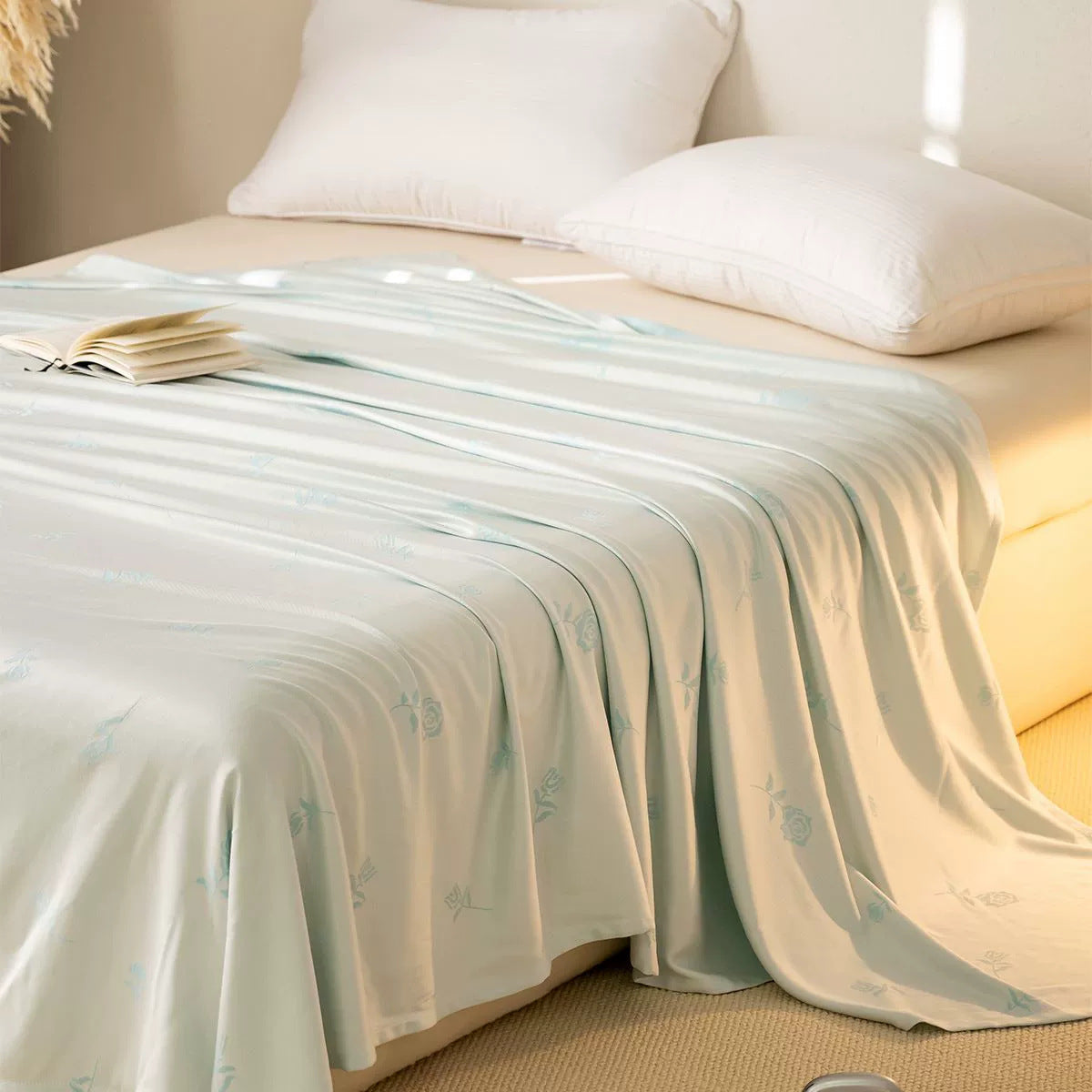 Bowlift Women Satin Bedspread Soft Elegant Bedroom Coverlet