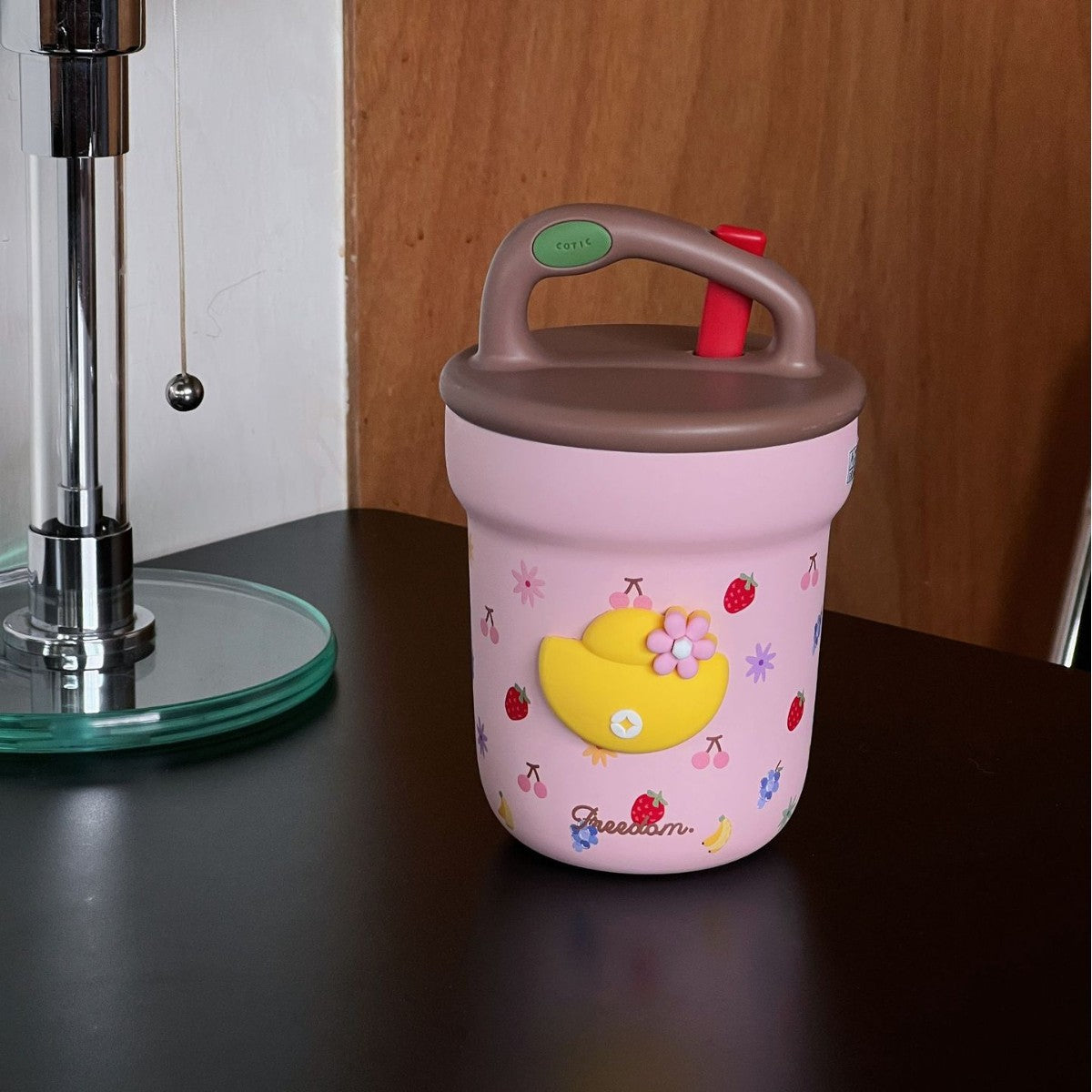 Unisex BPA-Free Plastic Drinking Cup with Lid and Straw Colorful Fruity Design Spill-Proof