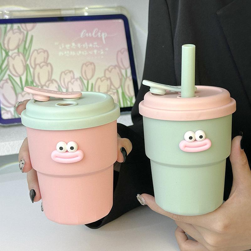 Practical Ladies Drinking Cup BPA-Free Silicone Lid with Straw Non-Slip Reusable Funny Face Design