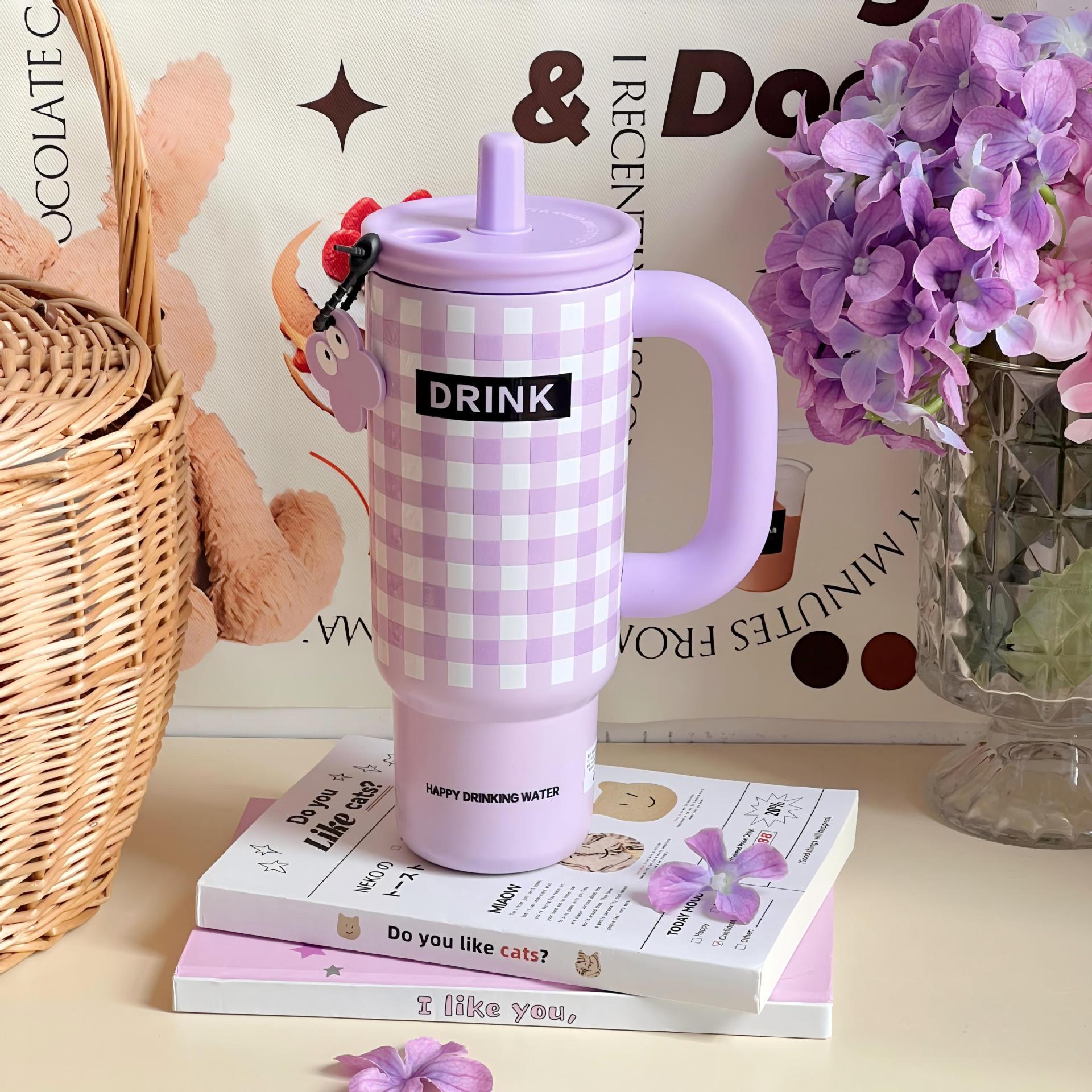 Women’s Multifunctional BPA-Free Plastic Drinking Bottle with Dual Straws and Ergonomic Handle