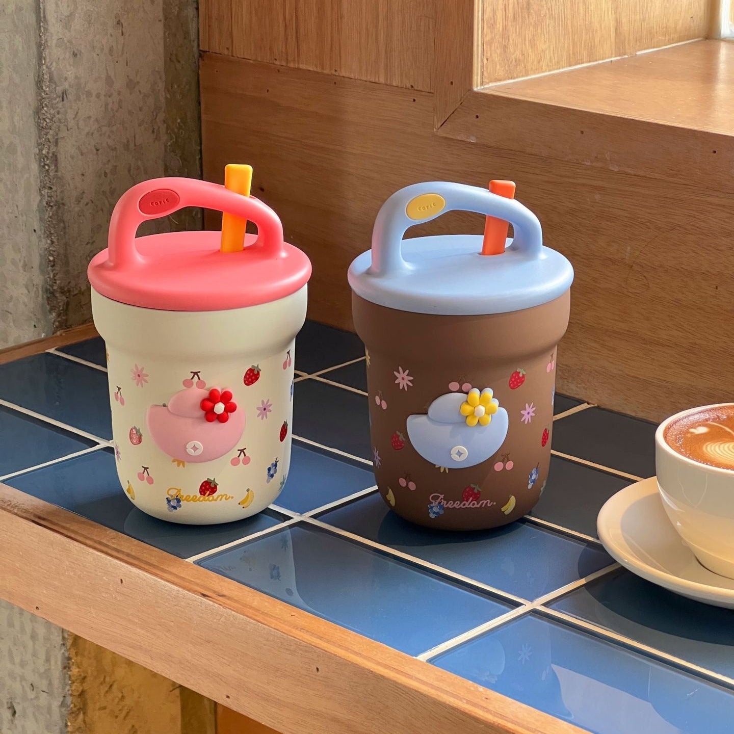 Unisex BPA-Free Plastic Drinking Cup with Lid and Straw Colorful Fruity Design Spill-Proof