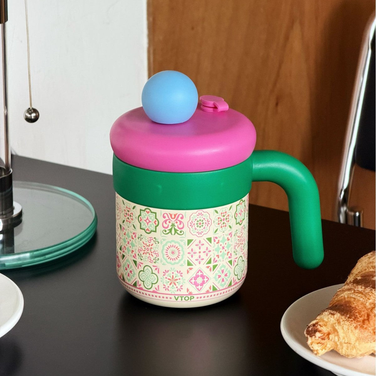 Playful Coffee Mug with Cute Puppy Design BPA-Free Plastic Insulated Leak-Proof Lid Ergonomic Handle