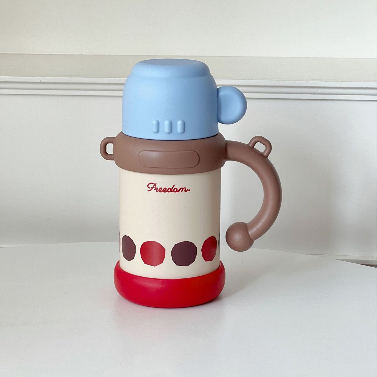 Unisex BPA-Free Plastic Water Bottle Leak-Proof with Carrying Handle Durable and Stylish