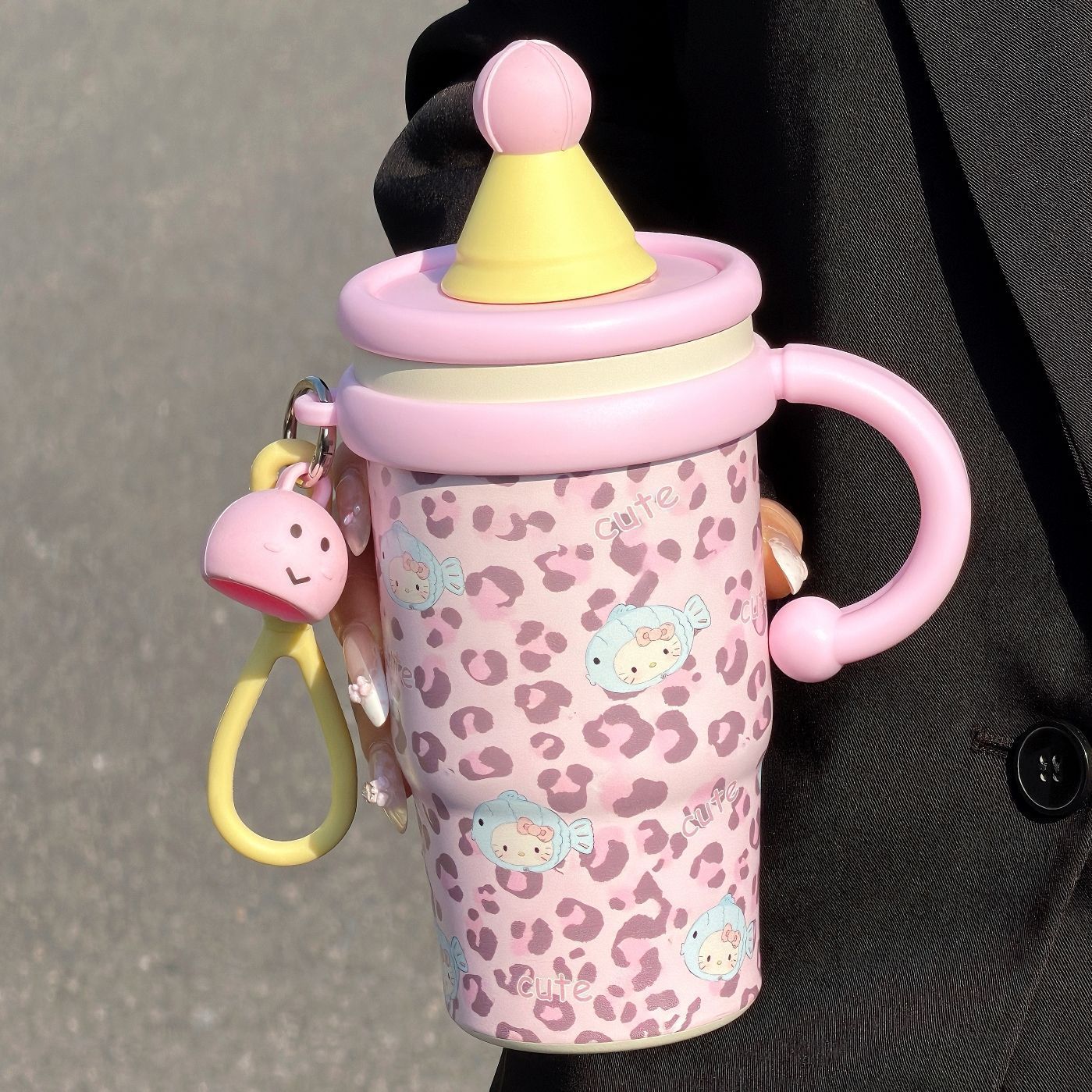 Insulated Women's Drinking Cup With Cute Cat Design Leak-Proof Flip Lid Ergonomic Handle