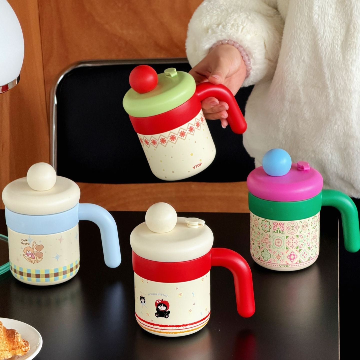 Playful Coffee Mug with Cute Puppy Design BPA-Free Plastic Insulated Leak-Proof Lid Ergonomic Handle