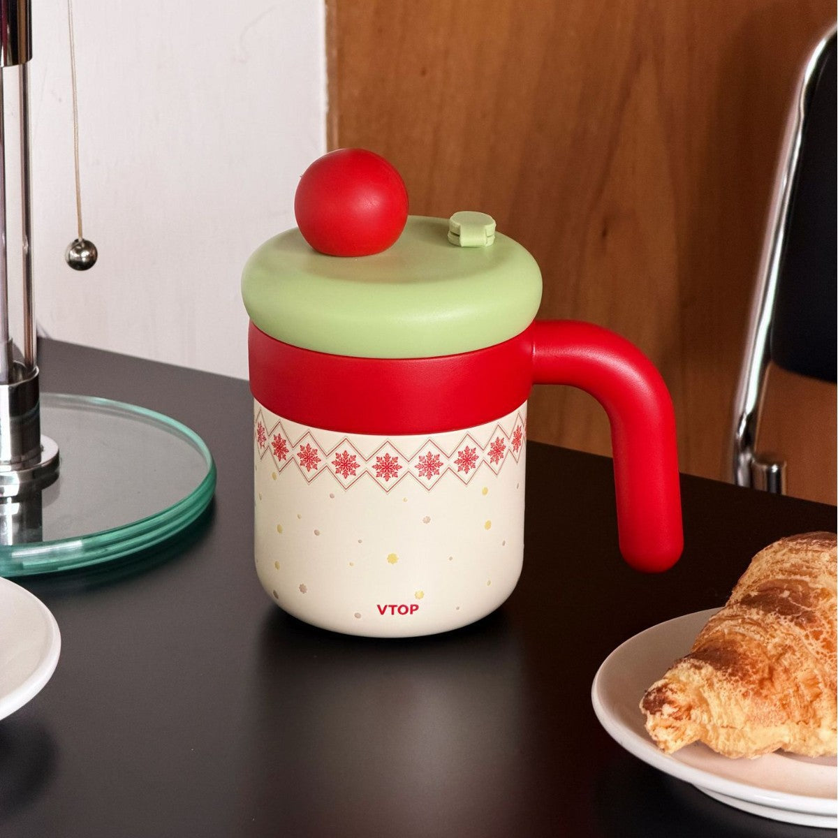 Playful Coffee Mug with Cute Puppy Design BPA-Free Plastic Insulated Leak-Proof Lid Ergonomic Handle