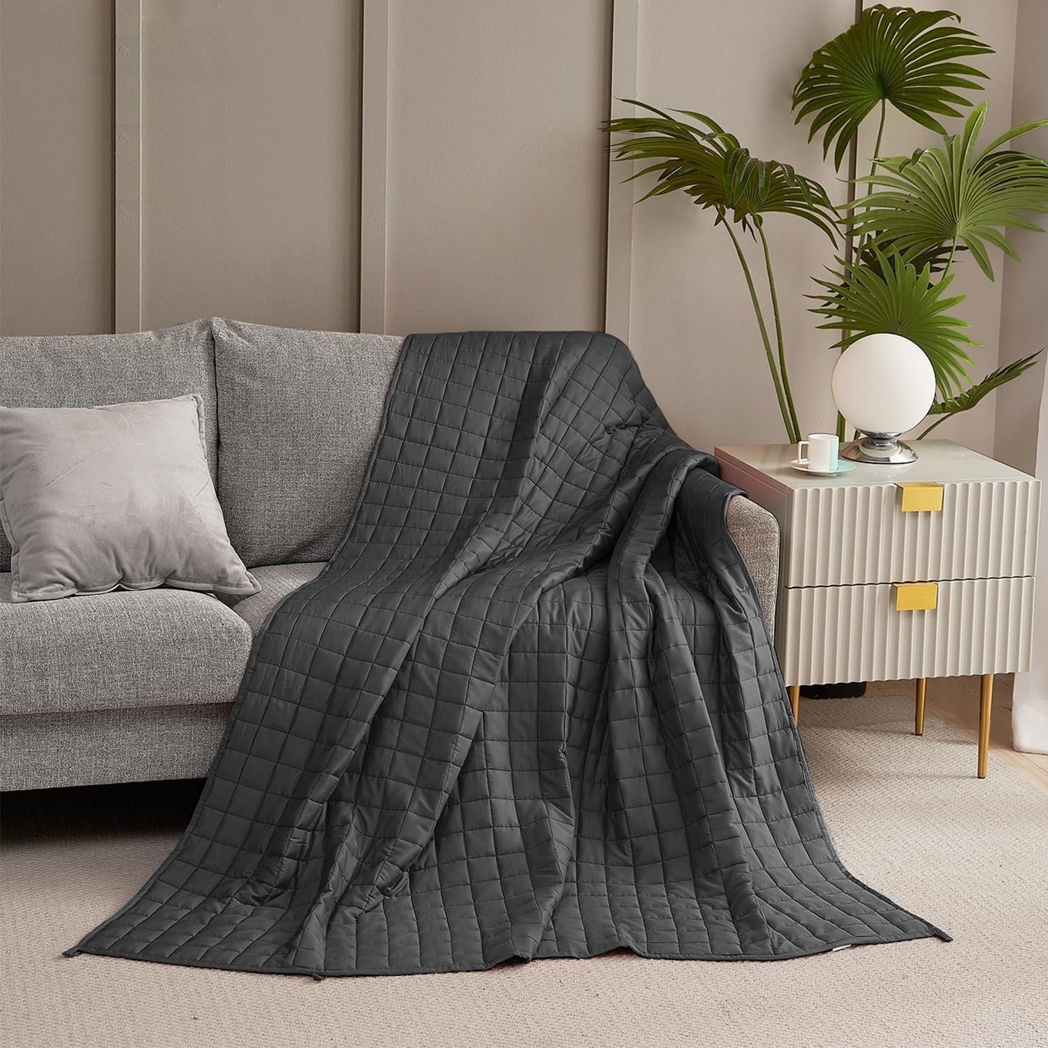 Ladies Quilted Bed Sheet High-Quality Breathable Fabric Elegant Modern Design