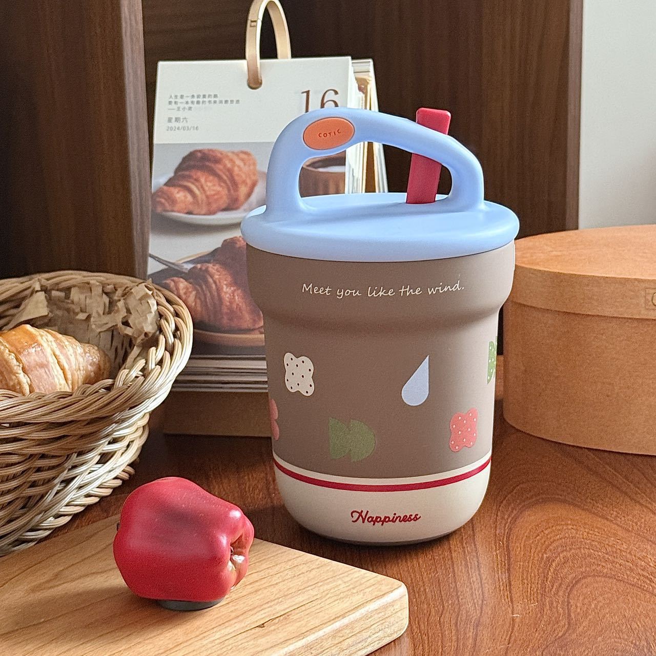 Cheerful Insulated Thermos With Practical Handle Lightweight Plastic Kettle For Women