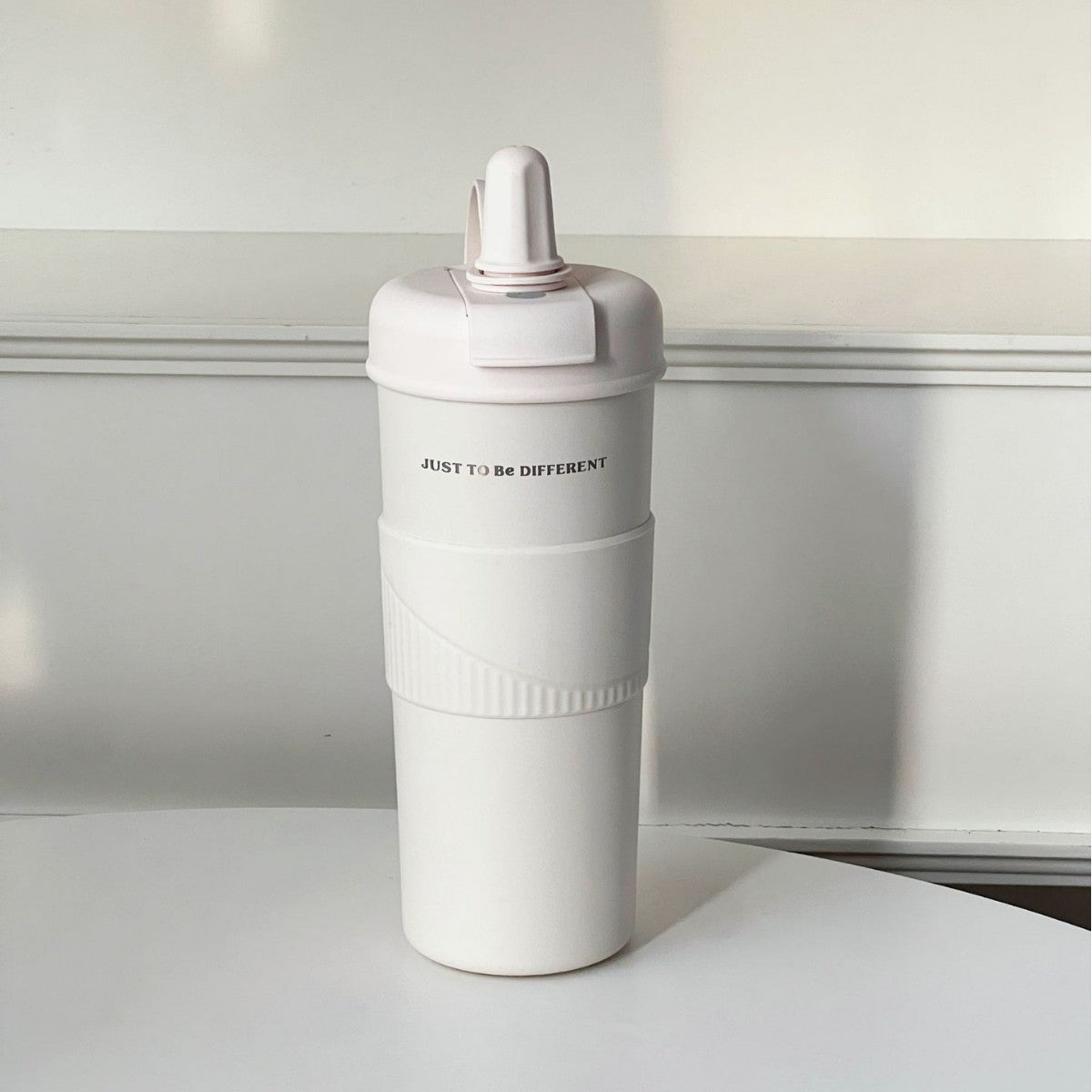 Insulated Water Bottle with Leak-Proof Lid Non-Slip Grip BPA-Free for Hot and Cold Drinks