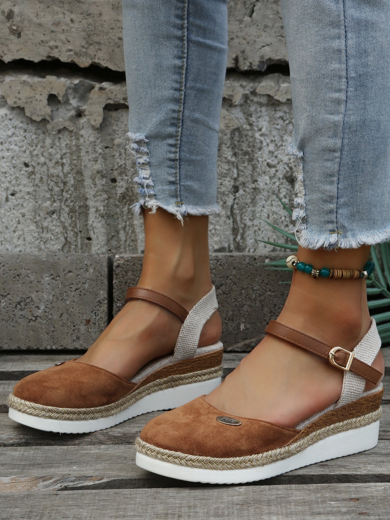 Harrow Ruby women's woven orthopedic sandals with cushioned support and comfortable design, ideal for everyday wear.