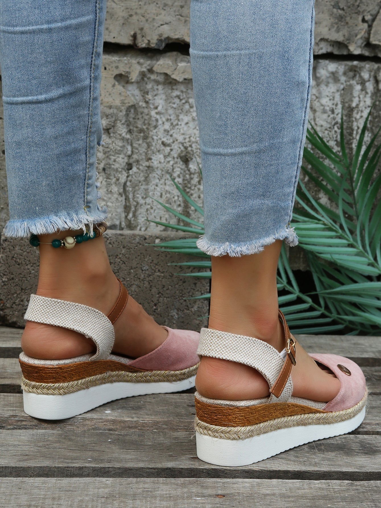 Harrow Ruby women's woven cushioned support orthopedic sandals with comfortable straps and supportive soles.