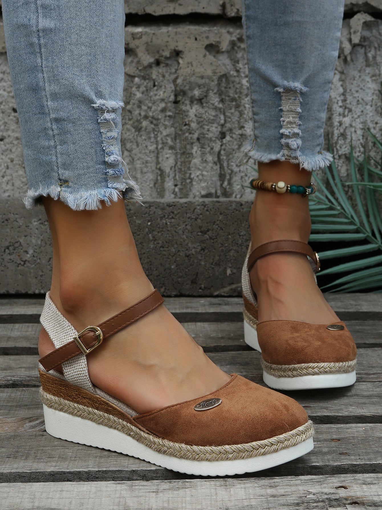 Harrow Ruby women's woven cushioned orthopedic sandals with supportive straps and comfortable sole, suitable for everyday wear.