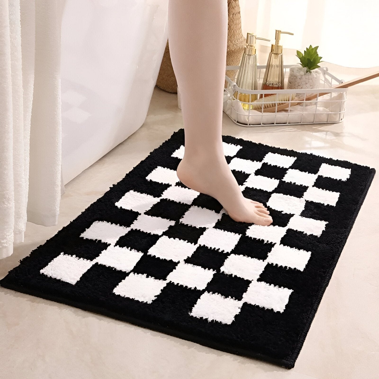 Harrow Plush Microfiber Checkered Bath Mat Black and White Machine Washable Eco-Friendly