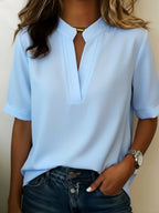 Harrows Serena women's V-neck casual blouse with short sleeves, perfect for summer, in a lightweight and comfortable fabric.