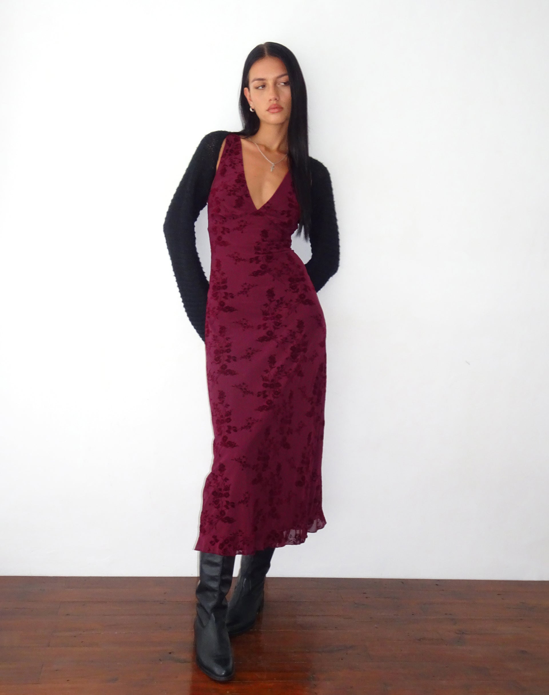 Harrow Evelyne floral midi dress for women, V-neck design, perfect for wedding guests, with a dreamy floral print.