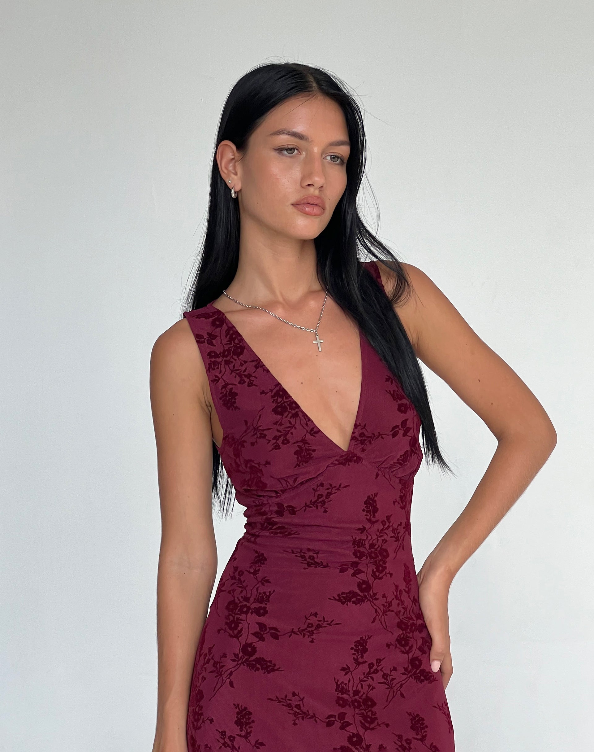 Harrow Evelyne floral midi dress for women, V-neck design, perfect for wedding guests, with a dreamy floral pattern.