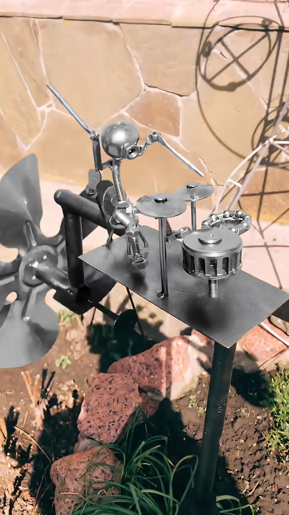 WindRock Hand-Welded Steel Guitar Wind Spinner with Stake for Garden Balcony Outdoor Decor